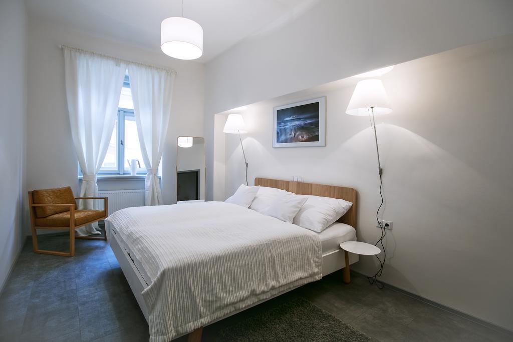 Apartments At The Blue Duckling Praha Bagian luar foto