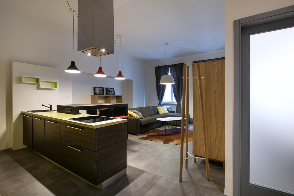 Apartments At The Blue Duckling Praha Bagian luar foto
