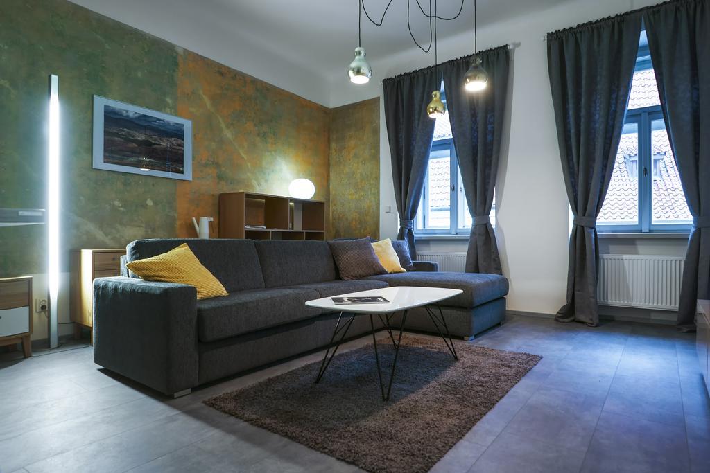 Apartments At The Blue Duckling Praha Bagian luar foto