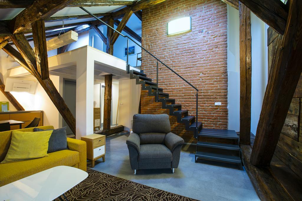 Apartments At The Blue Duckling Praha Bagian luar foto