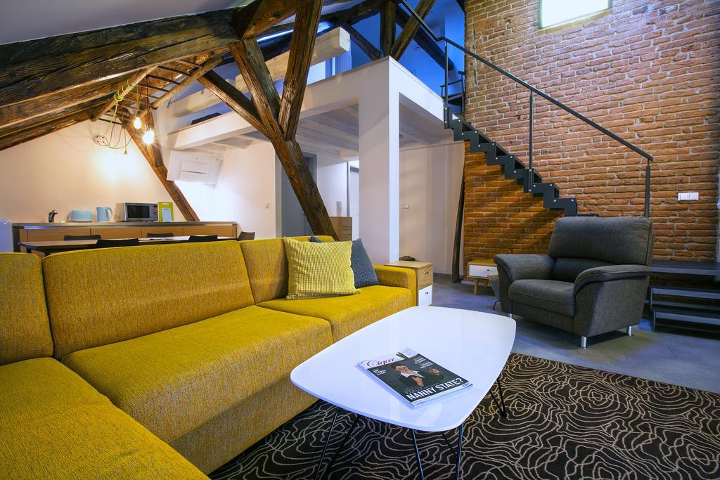 Apartments At The Blue Duckling Praha Bagian luar foto