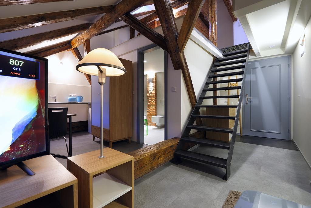 Apartments At The Blue Duckling Praha Bagian luar foto